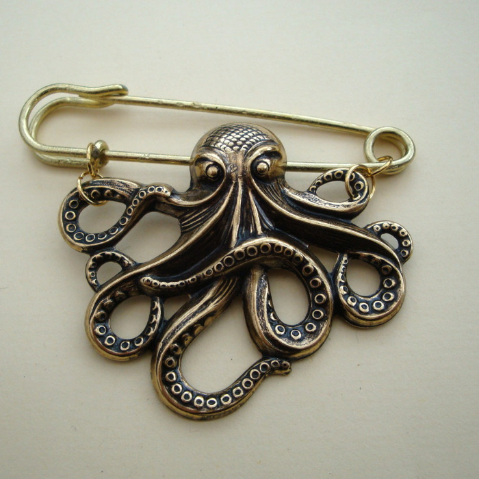 Gold octopus kilt pin brooch VKP002