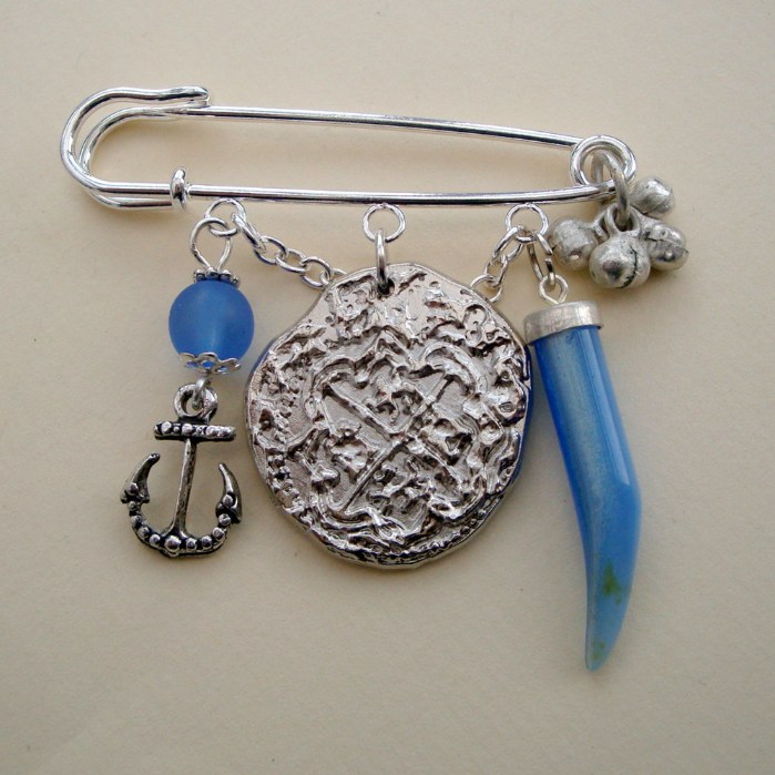PKP008 Coin & blue tusk pirate kilt pin brooch