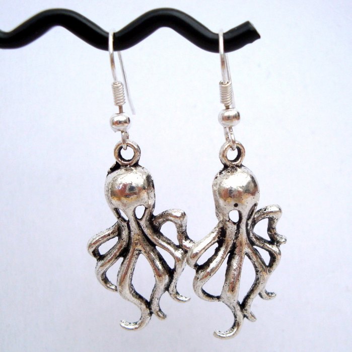 Vintage style octopus earrings in silver VE035