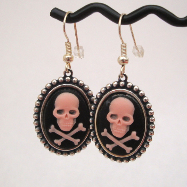 Pink skull & crossbones cameo earrings PE015