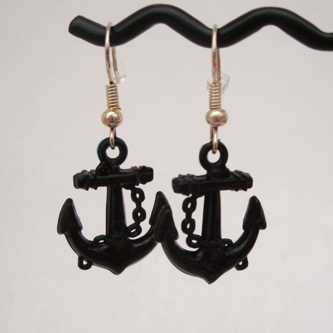 PE013 Black plastic anchor nautical pirate earrings