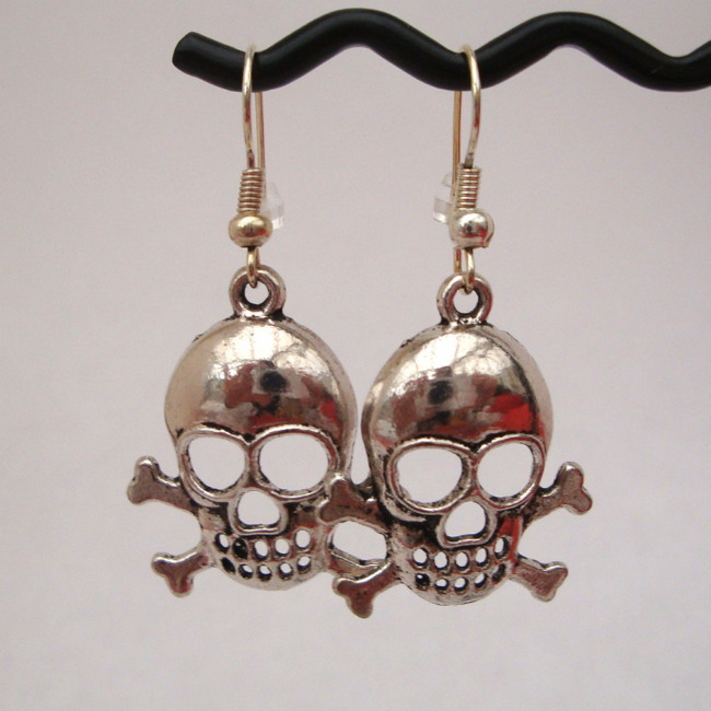 Silver skull & crossbones earrings PE001