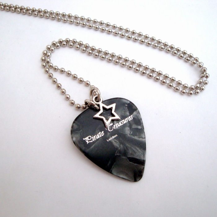Plectrum necklace on ball chain MN022