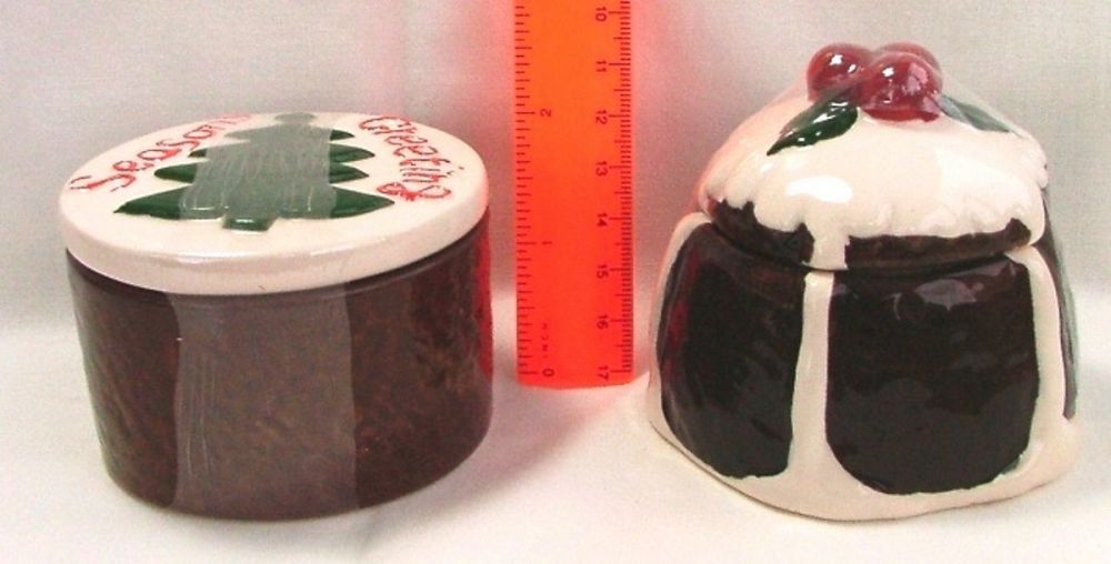 Christmas Pudding & Cake Ceramic T-Light Holders Set & four red T-Light Candles