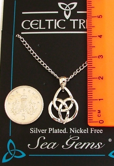 Triquetra Oval Knot Necklace (Silver Plate)