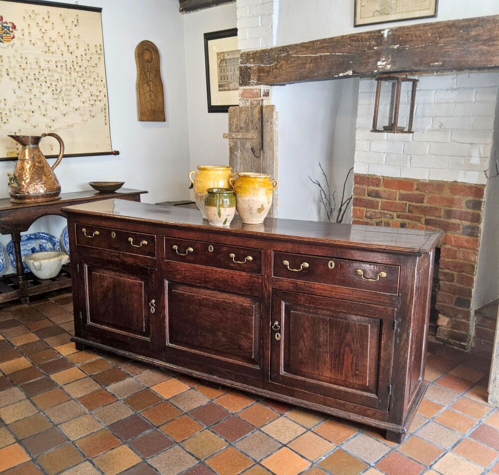 Georgian low dresser