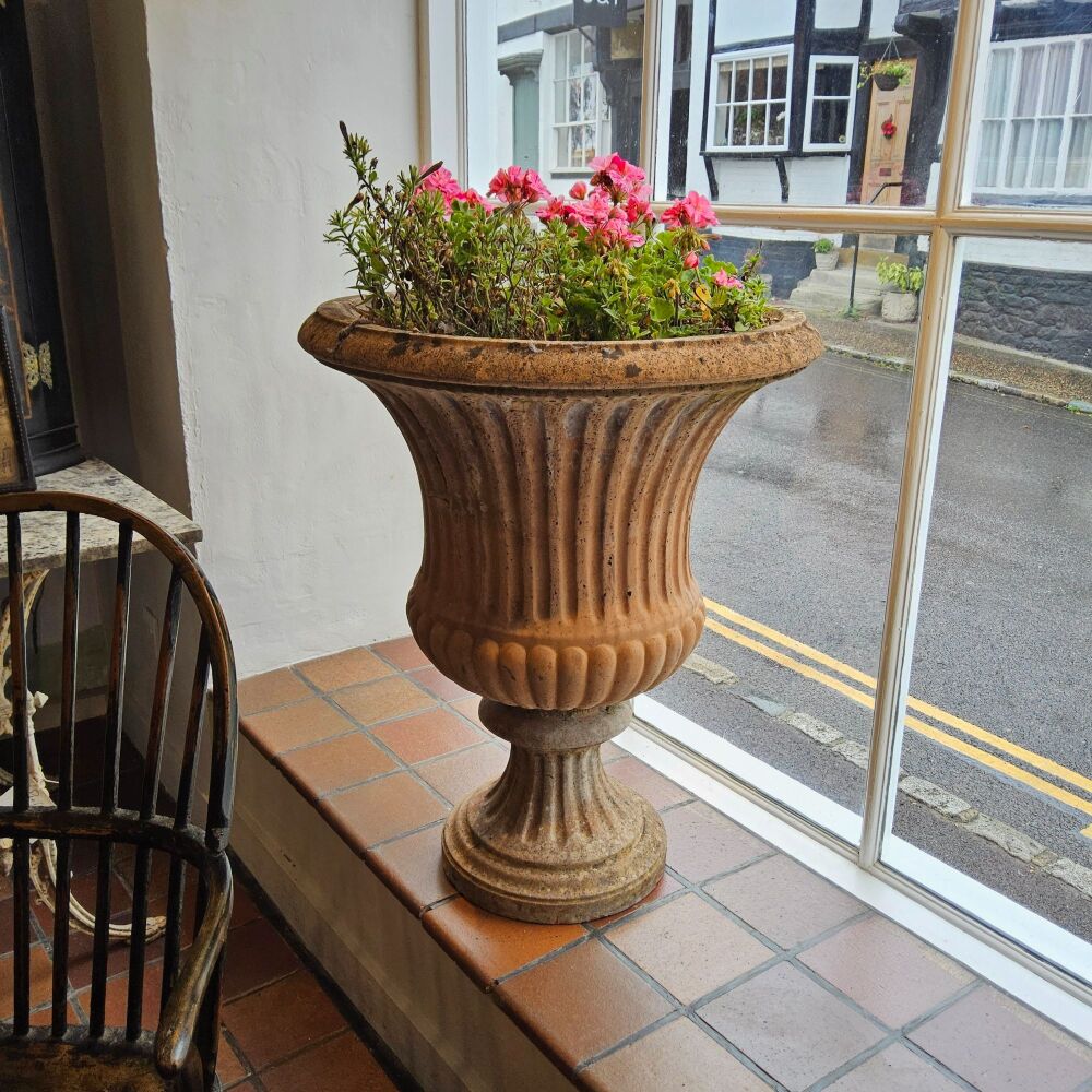 Garden urn