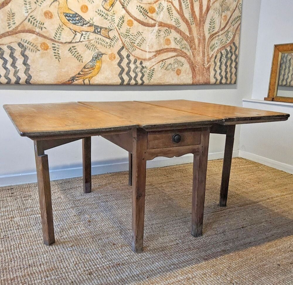Georgian flap table