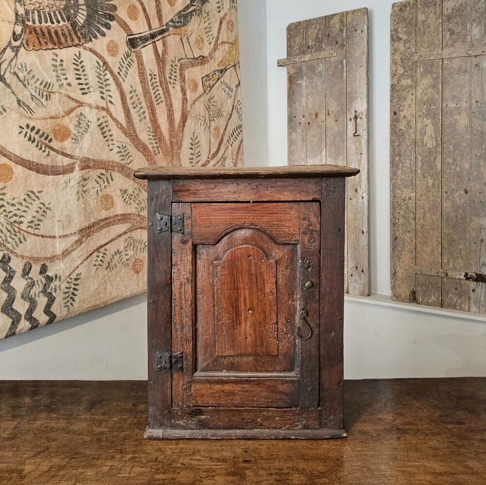Mural cupboard