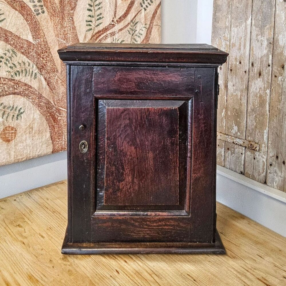 Mural cupboard