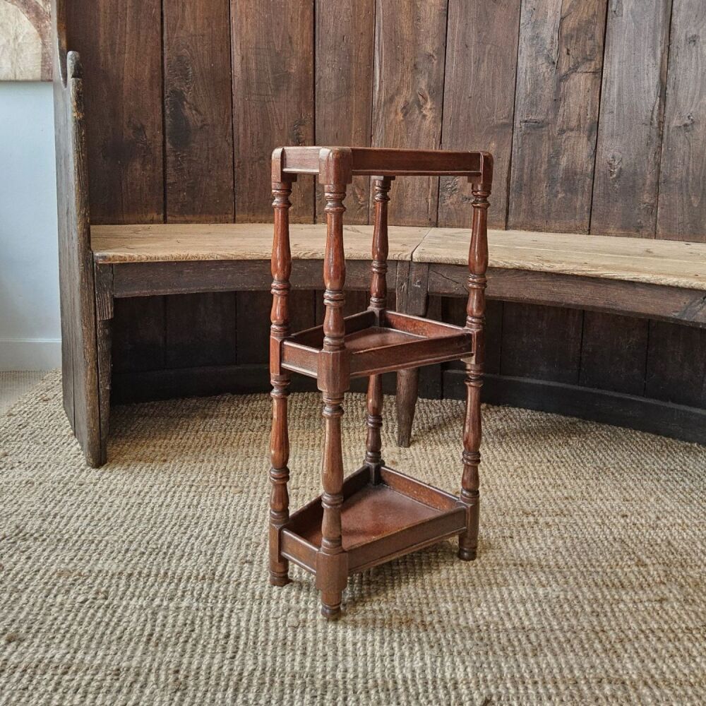 Small Georgian tapered whatnot