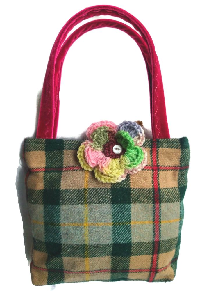 Grace : Harris Tweed small bag with vintage velvet handles and corsage