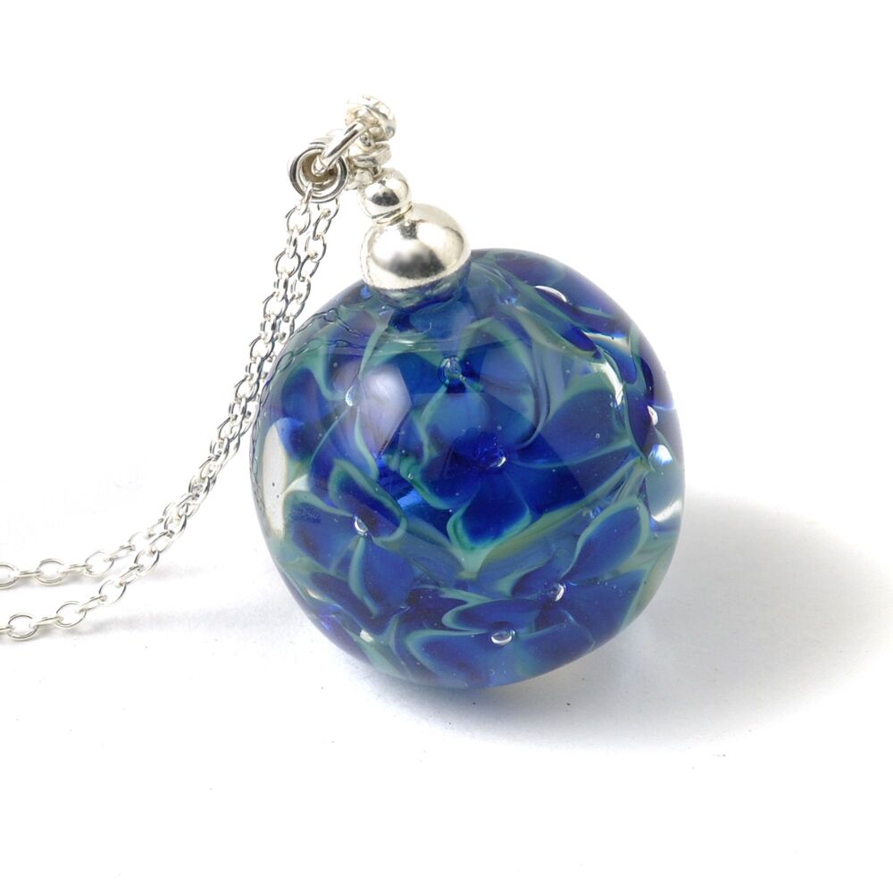 Dark pearl, in vogue: Dark blue cultured Pearl Necklace -  schmuckwerk-shop.de