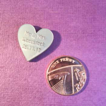 50 Personalised Mr & Mrs Love Hearts Metallic silver acrylic