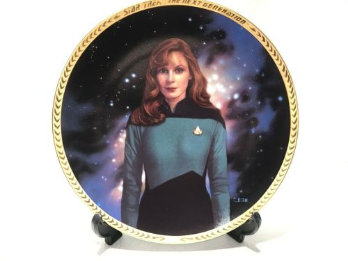 STAR TREK DR. BEVERLY CRUSHER COLLECTIBLE PLATE 1993