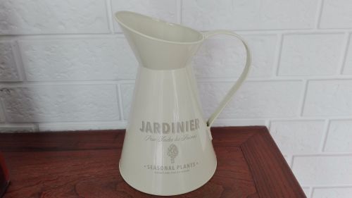 Jardinier flower jug cream