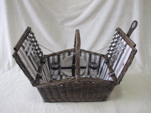 4 Person Catflap Hamper 
