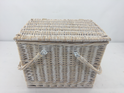 SK WHITE SWING PICNIC BASKET