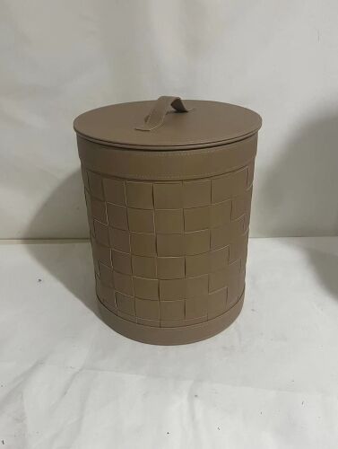 SMALL LIDDED BASKET