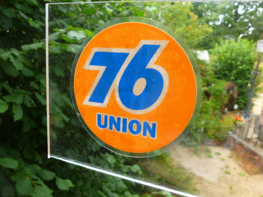 Union 76 Old Style Window Sticker. 4".