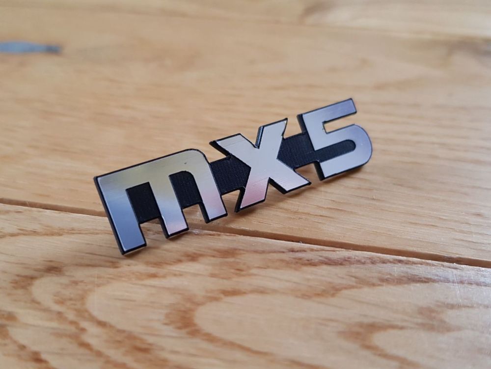 Mazda MX-5 Pin Badge. 