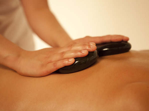 hot-stone-massage--13_388