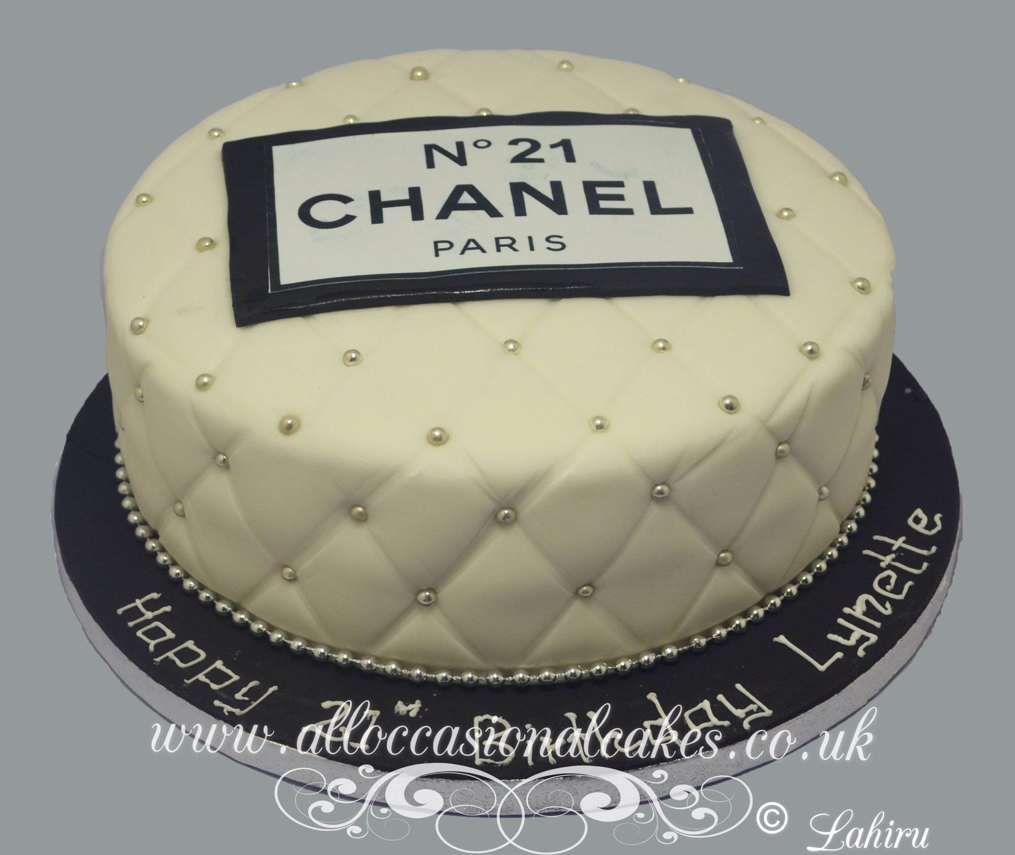 chanel logo cake