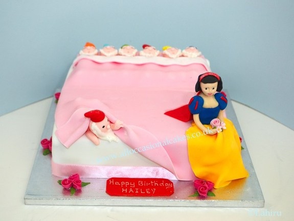 snow white birthday cake