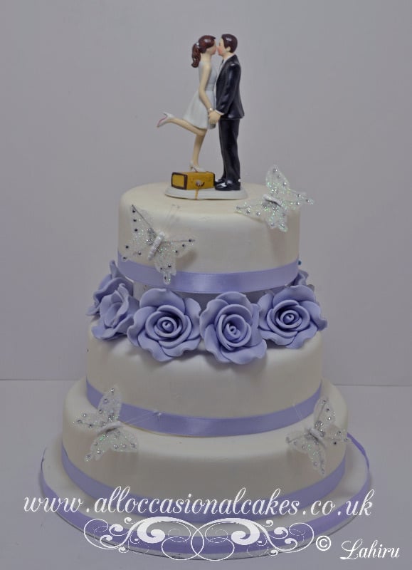 purple rose wedding cake £ 335