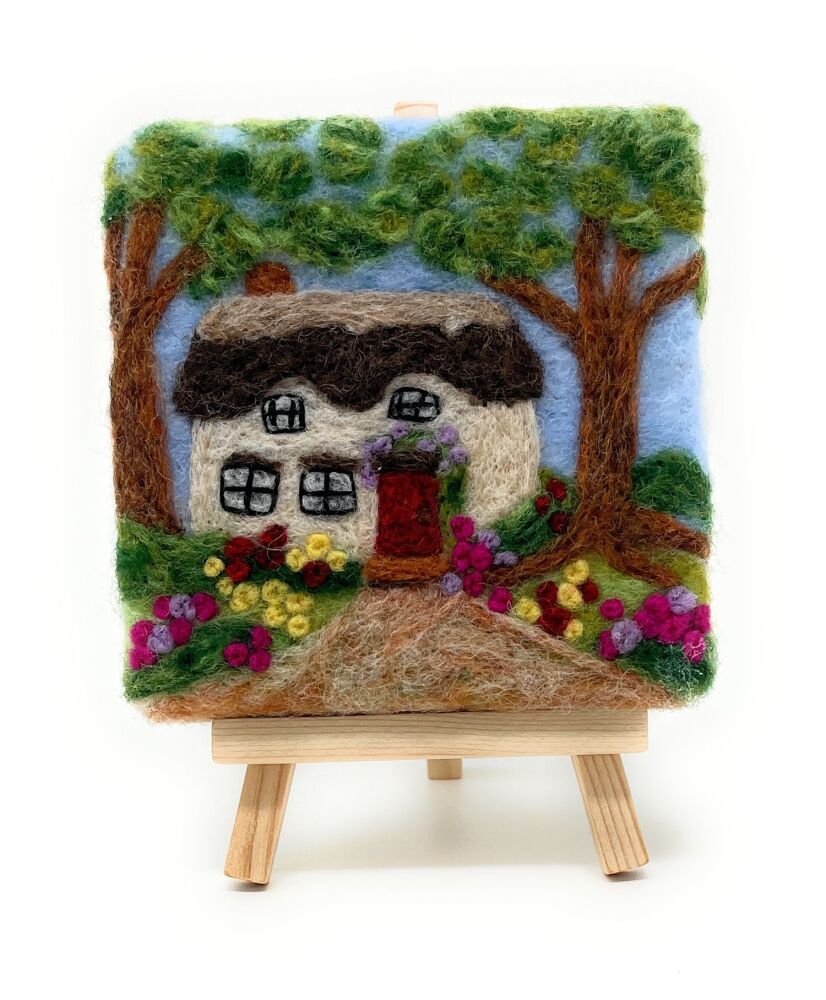 Mini Masterpiece: Crafty Cottages - Thatched Cottage Needle Felting Kit