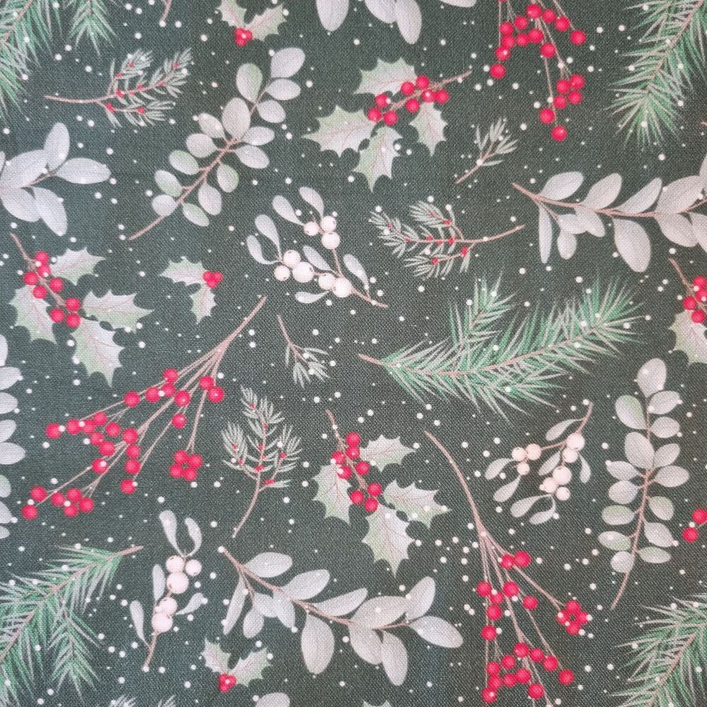 The Craft Cotton Company Scandi Holly Foliage