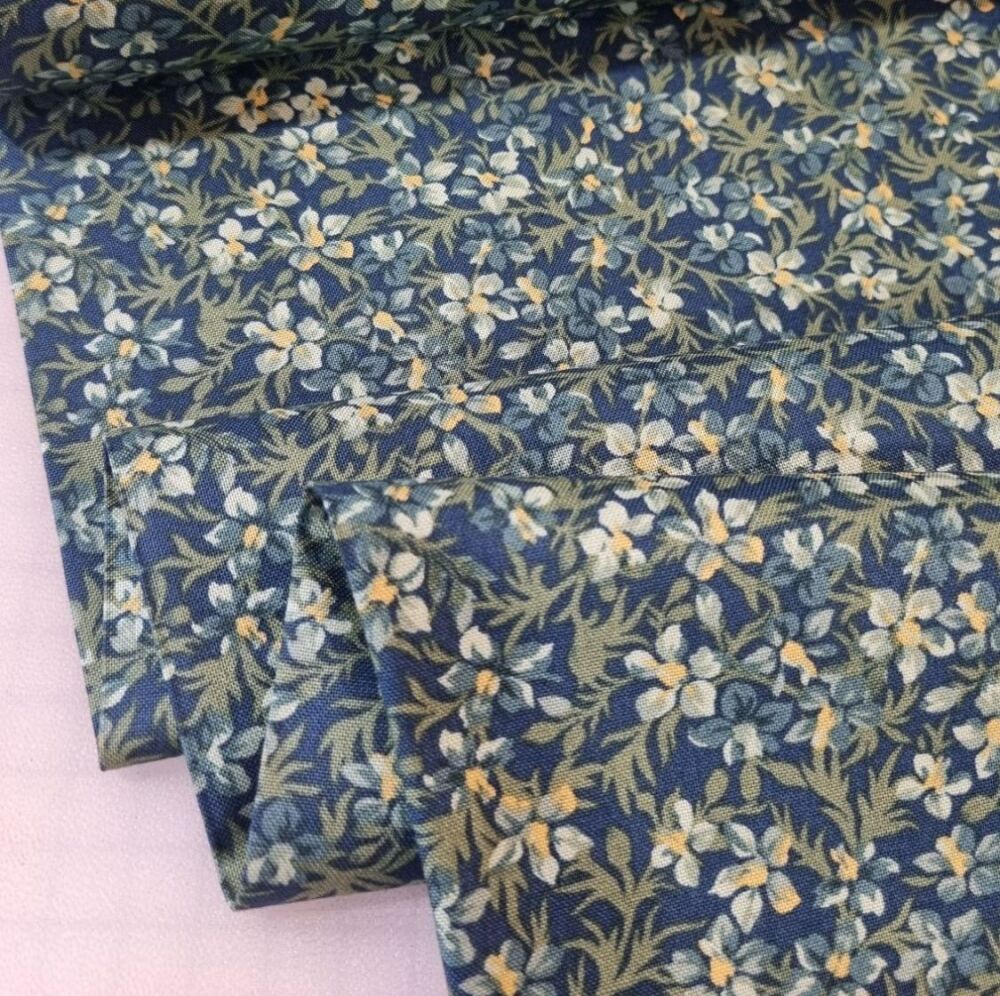 Maywood Studios - Cotton - Willoughby Mini Flowers - 10524