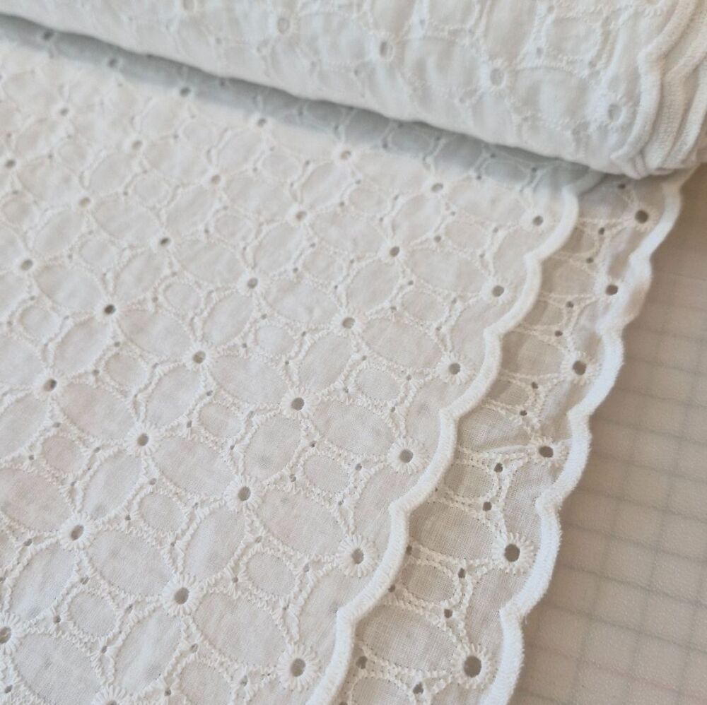 Broderie Anglaise Scalloped Edge Cotton Fabric Design 1