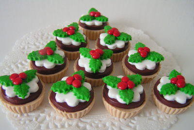Fimo Christmas Holly Cupcake Charm Beads Pk 10