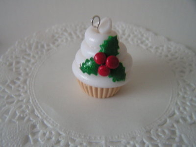 Fimo Large Christmas Holly Cupcake Pendant Pk 1