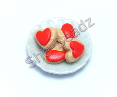 Iced Heart Biscuits on a Plate Pk 1