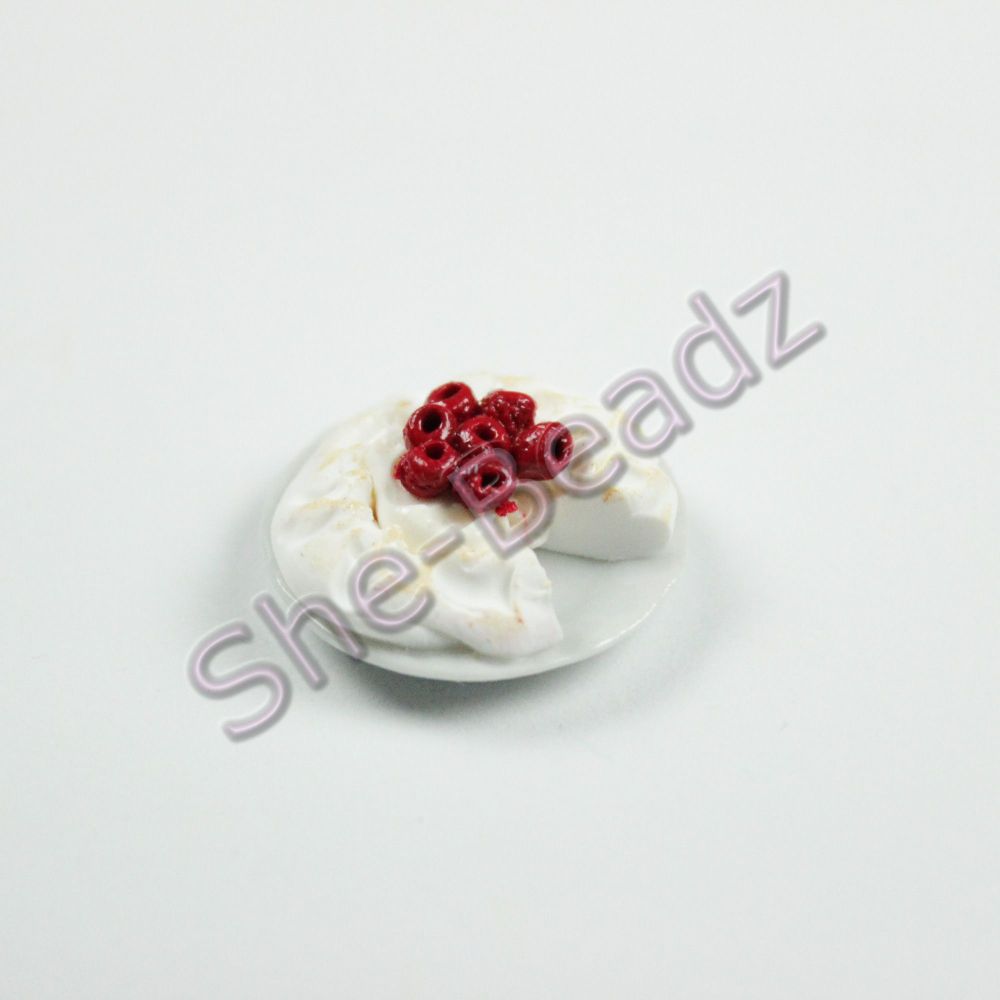 Minature Raspberry Pavlova on a Plate Pk 1