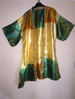 Beautiful silk kimono approx 16-18