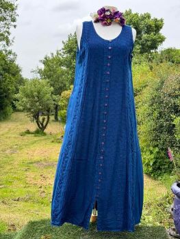 Lovely hippy/folksy sleeveless dress with pockets  [46 inch bust]