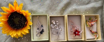 Gift pack of 4 lovely brooches