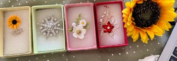 Gift pack of 4 lovely brooches