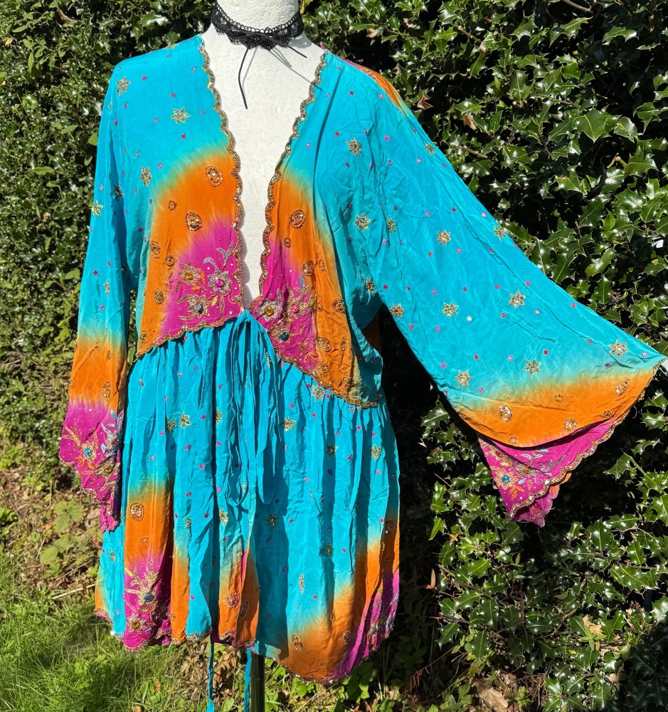 *Arise the Goddess  short robe r ( curvy)