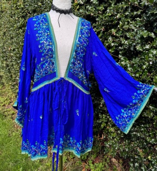 *Arise the Goddess  short robe r ( curvy)