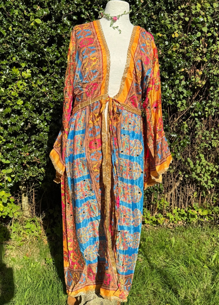 *Arise the Goddess  robe ( curvy)