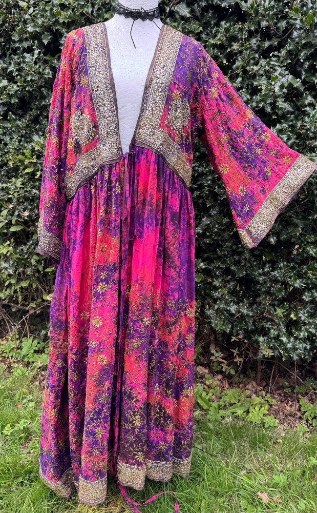 *Arise the Goddess  robe ( curvy)