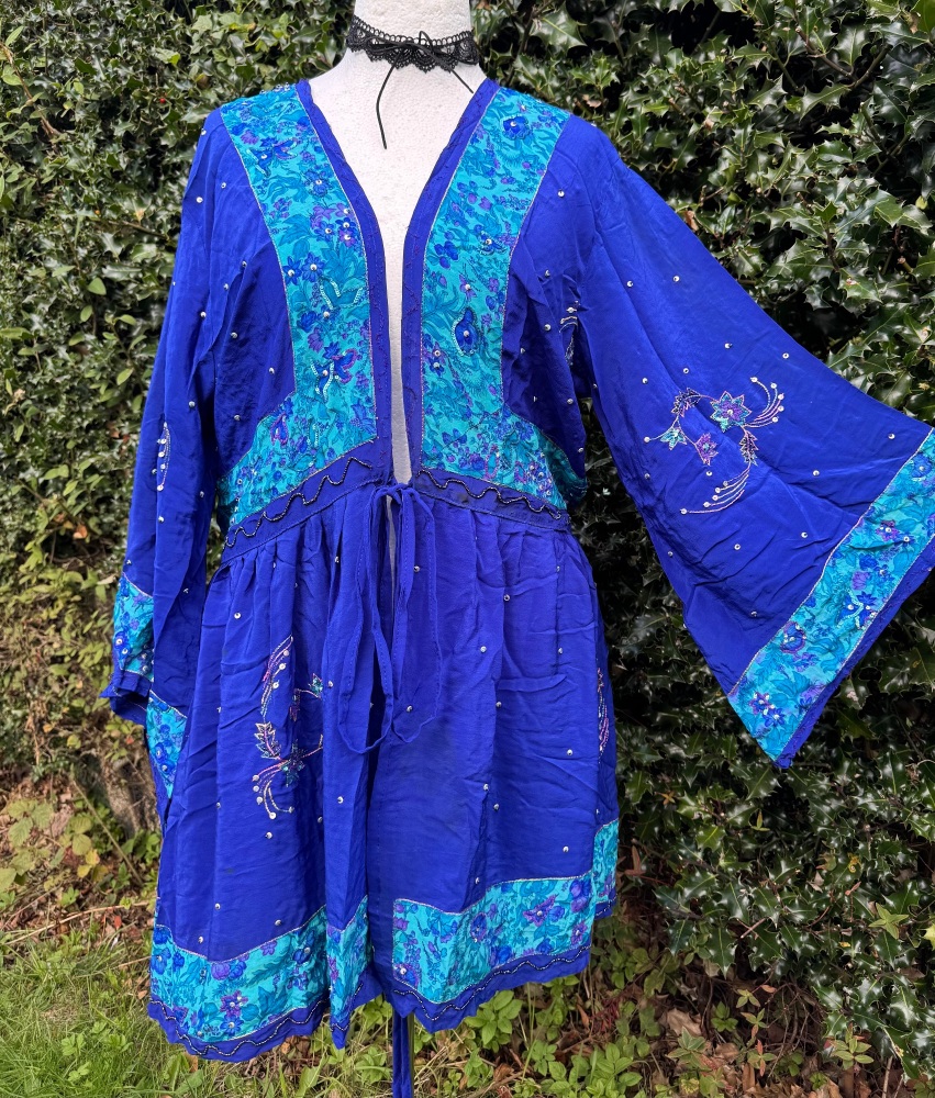 *Arise the Goddess  short robe r ( curvy)