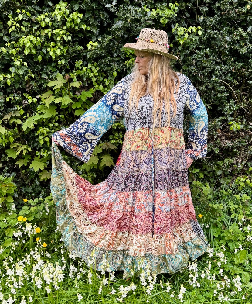 26-28 The beautiful Juniper swishy dress ]