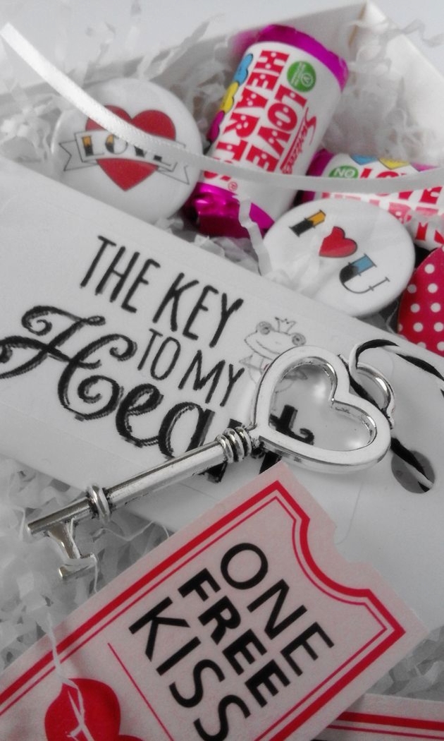 Personalised romantic gift Valentine hamper