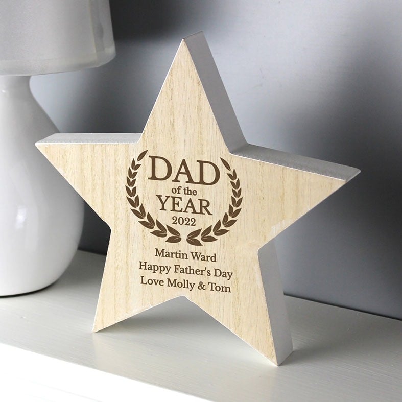 Personalised Dad of the Year rustic wooden star decoration with custom wording â Father's Day gift for dad