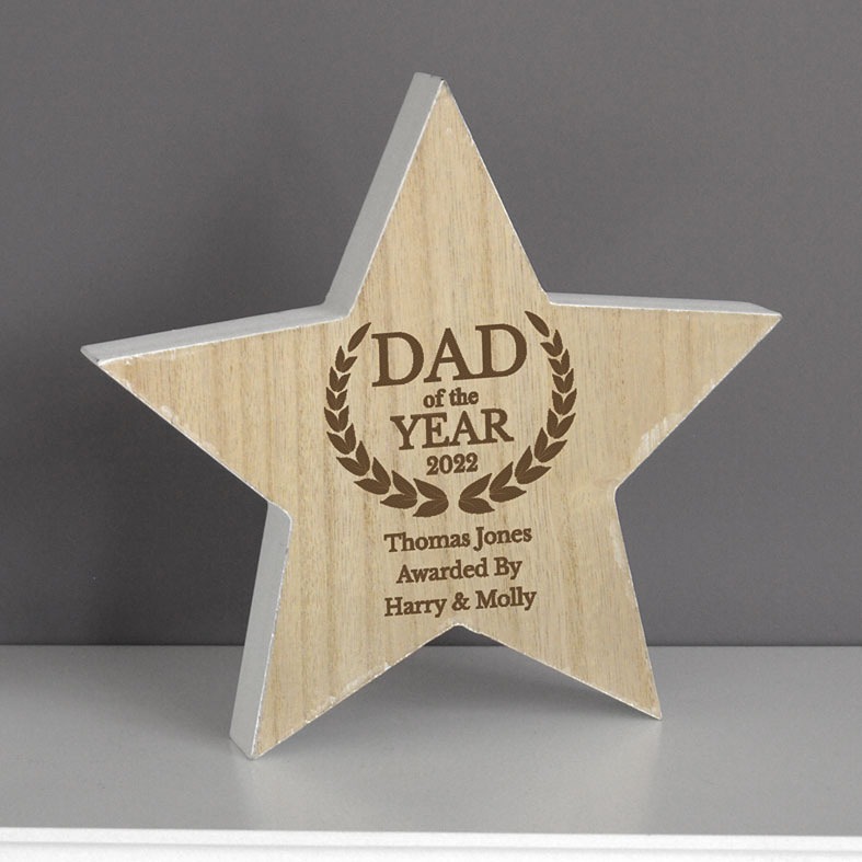 Personalised Dad of the Year rustic wooden star decoration with custom wording â Father's Day gift for dad